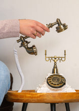 Laden Sie das Bild in den Galerie-Viewer, Audio Gästebuch das zeigt wie der Hörer abgenommen werden kann