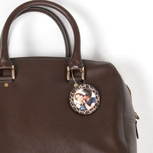 Laden Sie das Bild in den Galerie-Viewer, nelopii im leo Deisgn als Beispiel an einer Tasche