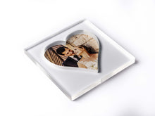 Laden Sie das Bild in den Galerie-Viewer, Klebehilfe für Herzförmiges Foto Detailansicht