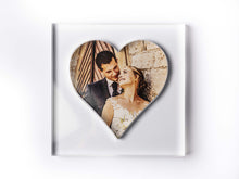 Laden Sie das Bild in den Galerie-Viewer, Klebehilfe für Herzförmiges Foto Detailansicht