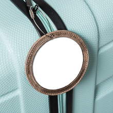 Laden Sie das Bild in den Galerie-Viewer, nelopii groß als Beispielbild an einem Koffer. kann individuell mit text oder einem Bild personalisiert werden