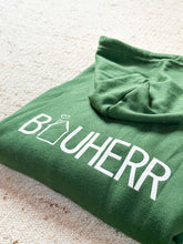 Laden Sie das Bild in den Galerie-Viewer, Dunkelgrüner Pullover Detailansicht Bauherr hinten. 
